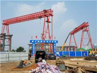 路桥门式起重机